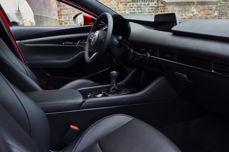 Интерьер Mazda3 Hatchback 2019 года  (NA) (фото 17 из 61)